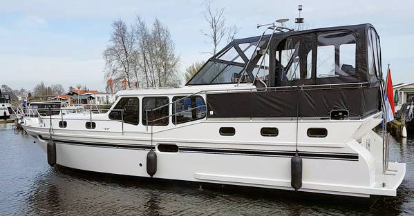 motorboot Julia van Yachts4U bootverhuur in Friesland.jpg